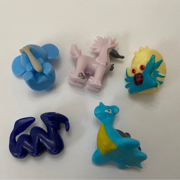 Lot 26- 5 Pokemon Cards and 5 Pokémon Figures - Picture 6 of 8